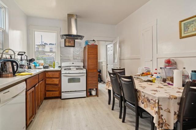 373 Winchester Street, Daly City CA: https://media.crmls.org/mediaz/f0c812f1-52d7-462b-a74b-b37fa581f8db.jpg