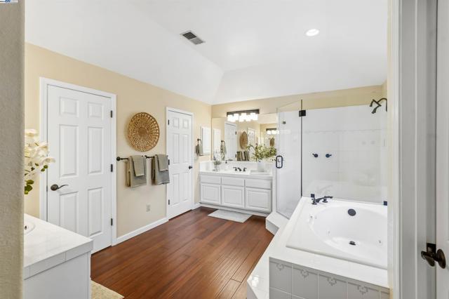 729 Montevino Dr, Pleasanton CA: https://media.crmls.org/mediaz/f0c8389b-63ec-4010-8ba8-299d77907303.jpg