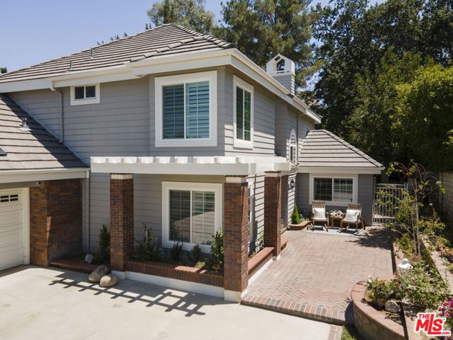 26430 Emerald Dove Drive, Valencia CA: https://media.crmls.org/mediaz/f0c8891f-ec11-4df1-8856-5bec37aeaf64.jpg