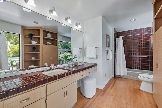 2394 Ironwood Pl, Alamo CA: https://media.crmls.org/mediaz/f0c88b4f-571c-4ccc-b33e-488cab46bc44.jpg