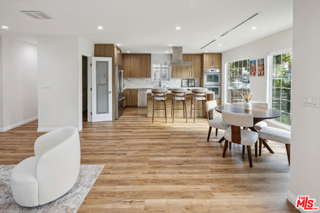 3976 Mclaughlin Avenue, Los Angeles CA: https://media.crmls.org/mediaz/f0c8b96b-424a-4c92-a2bb-28e180f8977b.jpg