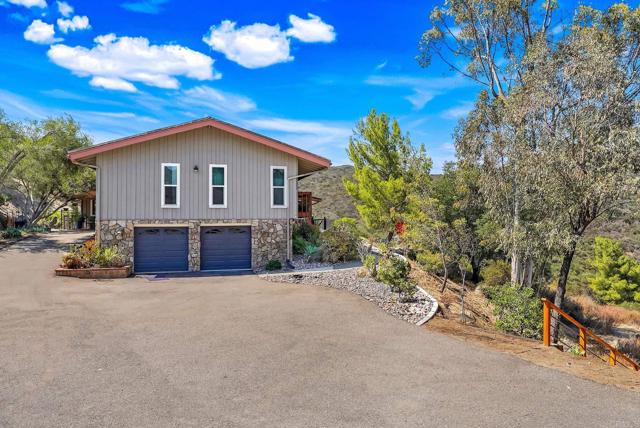 Detail Gallery Image 4 of 73 For 2740 via Dieguenos, Alpine,  CA 91901 - 5 Beds | 3/1 Baths