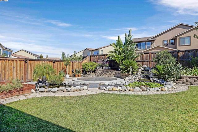 2288 Jessica Way, Tracy CA: https://media.crmls.org/mediaz/f0c925fa-3af8-48b9-bf30-eb89c1c289df.jpg