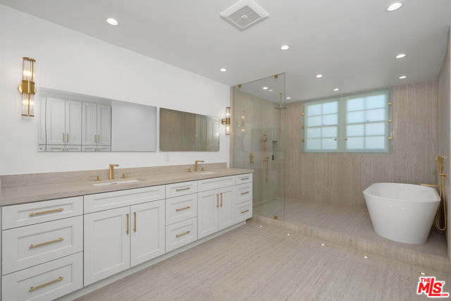 2205 Canyonback Road, Los Angeles CA: https://media.crmls.org/mediaz/f0c93245-8b09-4957-85f6-067faa518a45.jpg