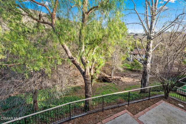 784 N Valley Drive, Westlake Village CA: https://media.crmls.org/mediaz/f0c965ef-38d0-4c38-8f6b-ee102a082e72.jpg