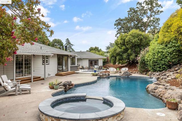 150 Santa Rita Dr, Walnut Creek CA: https://media.crmls.org/mediaz/f0c9ca5c-9bba-4769-95a7-f76886fa2dd1.jpg