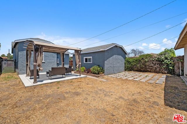 672 E 119th Street, Los Angeles CA: https://media.crmls.org/mediaz/f0c9dc18-29a2-4709-9211-f694d3b0c696.jpg
