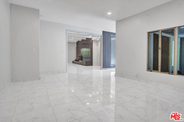 11410 Canton Drive, Studio City CA: https://media.crmls.org/mediaz/f0ca6d0b-f037-449a-be77-e13dff805643.jpg