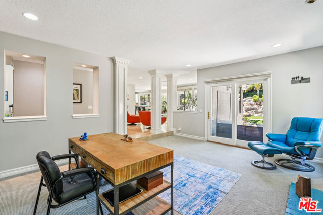 2084 Hopewell Court, Thousand Oaks CA: https://media.crmls.org/mediaz/f0cb0647-2123-4e25-a576-3d5b0f5d1cc5.jpg