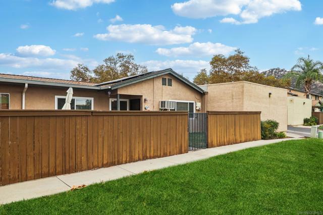 10220 Princess Sarit Way, Santee CA: https://media.crmls.org/mediaz/f0cb2cab-631d-4310-a32d-b3331e28e1b3.jpg