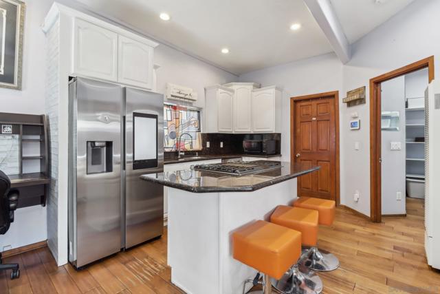 529 Olivewood Ter, San Diego CA: https://media.crmls.org/mediaz/f0cb8de6-3fda-4e85-bdd4-1f34584fead2.jpg