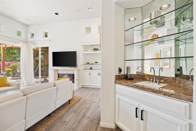 48205 Via Solana, La Quinta CA: https://media.crmls.org/mediaz/f0cbd757-710e-4079-b7bc-082cc8839039.jpg