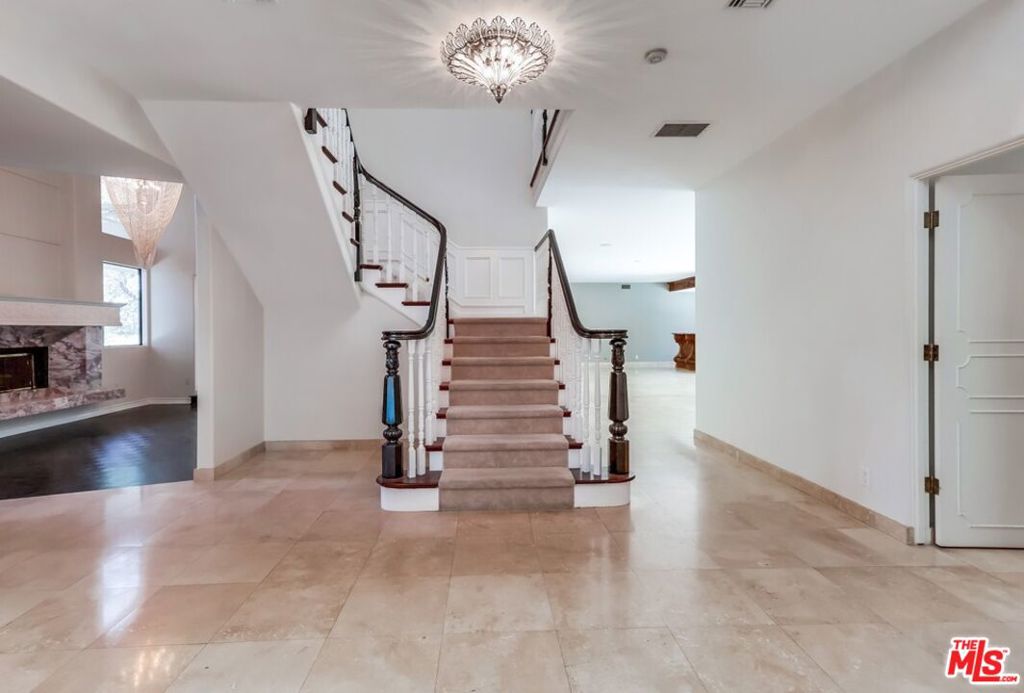 15656 Crownridge PlaceSherman Oaks img 2