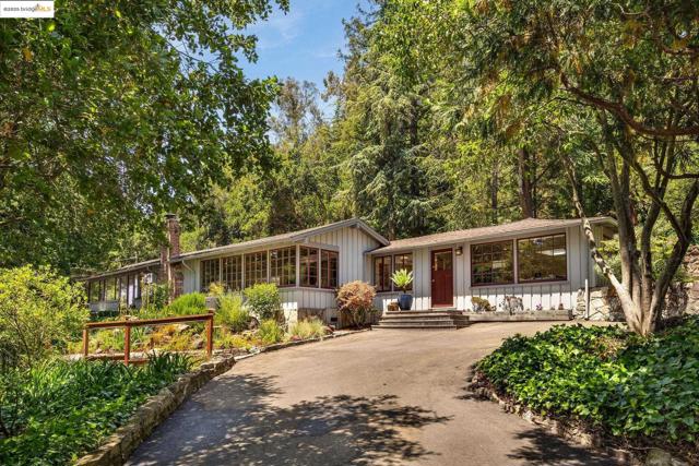 2976 Joaquin Miller Rd, Oakland CA: https://media.crmls.org/mediaz/f0cc3d95-140f-4ce1-9004-d4cd4ea84473.jpg