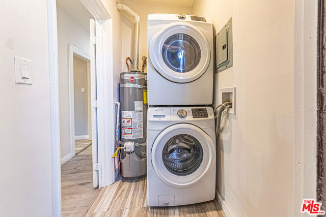 801 N Alexandria Avenue, Los Angeles CA: https://media.crmls.org/mediaz/f0cc56ba-dcf0-4738-b2f3-f03d29a4a414.jpg