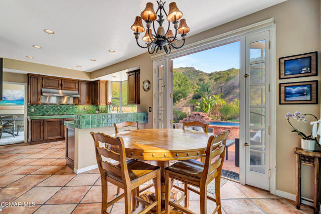 32834 Barrett Drive, Westlake Village CA: https://media.crmls.org/mediaz/f0ccf8c6-e358-4467-b217-37e2f94db1d8.jpg