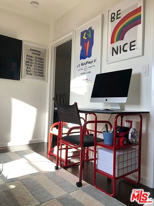 834 Laguna Avenue, Los Angeles CA: https://media.crmls.org/mediaz/f0ccfbad-eaf3-48c5-856e-8dbc888f0aab.jpg