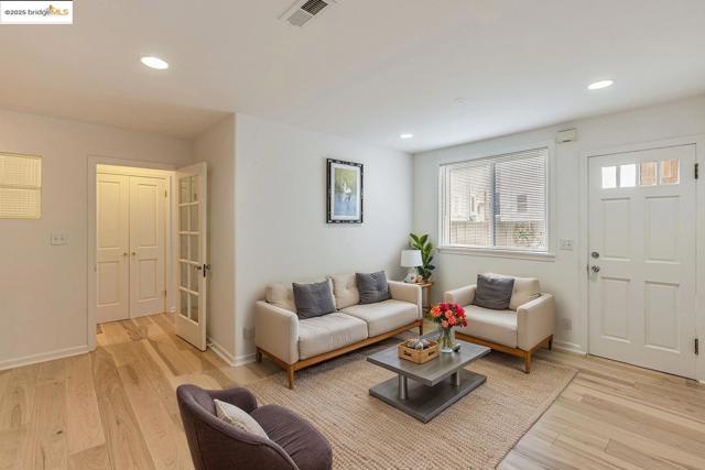2033 Clement St, San Francisco CA: https://media.crmls.org/mediaz/f0cd1e5a-e269-4799-aea3-ad5b0bfa7fe4.jpg