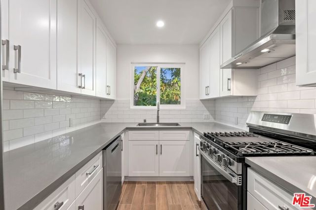 1248 N Crescent Heights Boulevard, West Hollywood CA: https://media.crmls.org/mediaz/f0cd41d1-c083-46c0-8c5e-5c2d0b728ae9.jpg