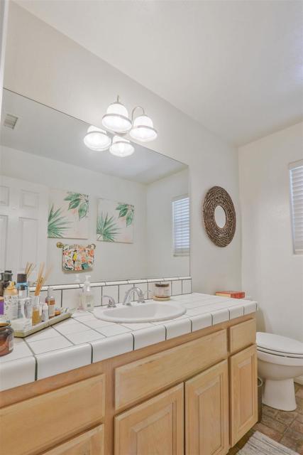15549 Vista Vicente Dr, Ramona CA: https://media.crmls.org/mediaz/f0cd732e-2277-47fc-acb7-9a927aa05371.jpg