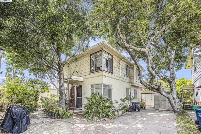 1815 Pearl St., Alameda, California 94501, 6 Bedrooms Bedrooms, ,4 BathroomsBathrooms,Single Family Residence,For Sale,Pearl St.,41072432