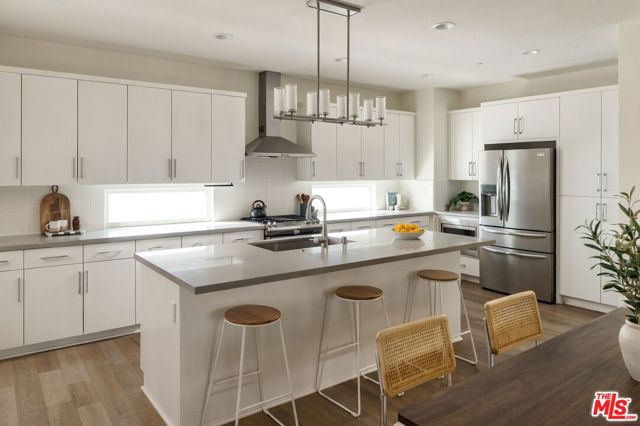 1120 North Avenue 56 photo 4