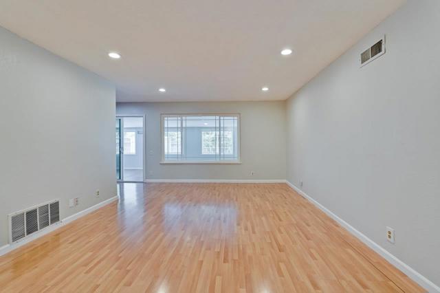 5179 Pebbletree Court, San Jose CA: https://media.crmls.org/mediaz/f0cfcab9-b0bb-4fc4-8ac1-2917fff88d68.jpg