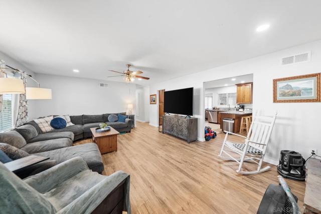 2297 1/2 Orchard Ave, El Cajon CA: https://media.crmls.org/mediaz/f0d00704-8068-4099-97fc-889fcca0d73b.jpg