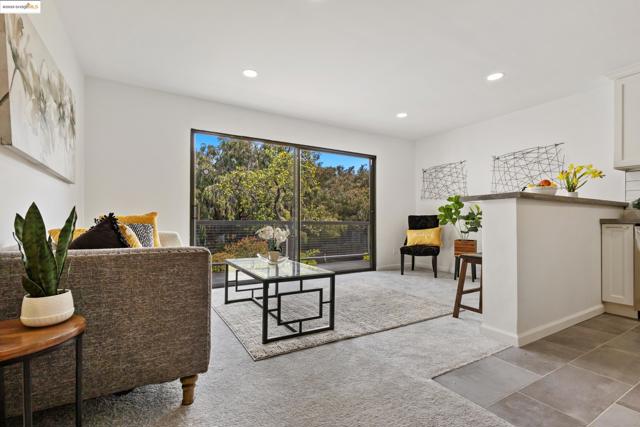 5 Admiral Dr, Emeryville CA: https://media.crmls.org/mediaz/f0d00d0b-8ce7-465e-8be3-54e3672112fb.jpg