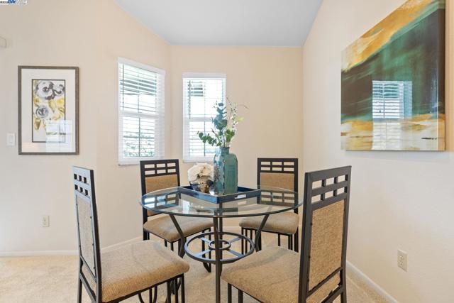 7710 Canyon Meadow Cir, Pleasanton CA: https://media.crmls.org/mediaz/f0d0dee6-61dd-4191-9b49-f7b1667d38cf.jpg