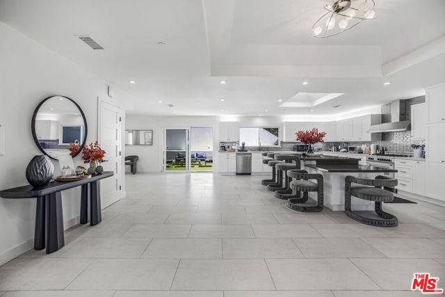 18202 Rancho Street, Tarzana CA: https://media.crmls.org/mediaz/f0d104fb-8e92-4151-8b7f-22844931ad55.jpg