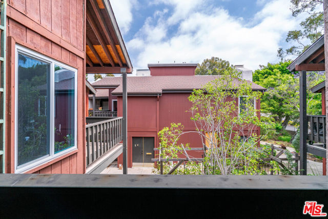4939 Maytime Lane, Culver City CA: https://media.crmls.org/mediaz/f0d1202c-72de-4b7f-b53d-4b1a742e364f.jpg