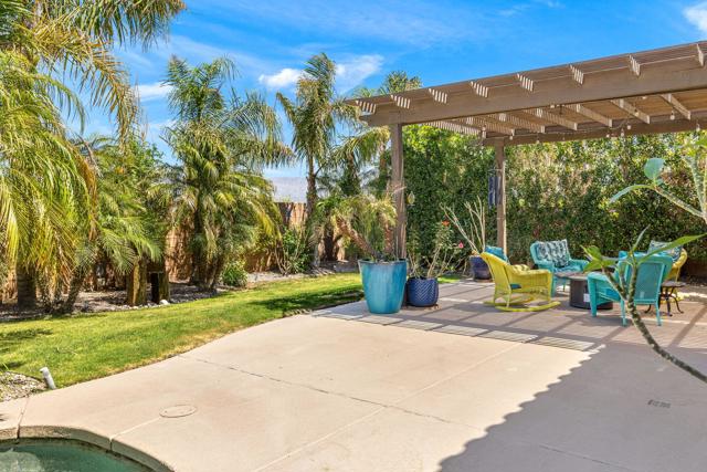 74062 Jeri Lane, Palm Desert CA: https://media.crmls.org/mediaz/f0d1372e-c125-49cc-a983-1a8b209b6905.jpg