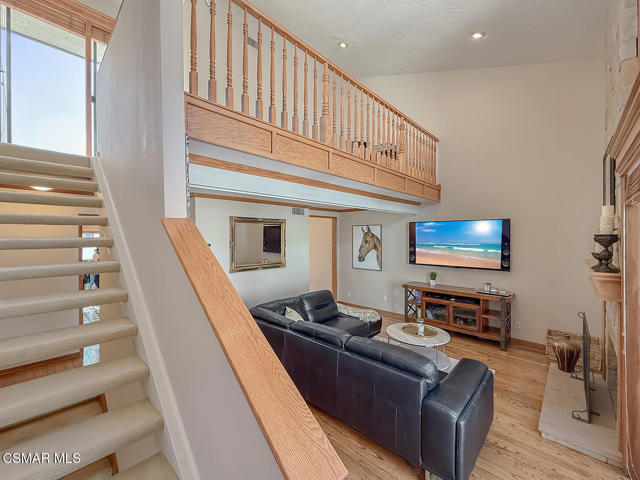 16030 Moorpark Street, Encino CA: https://media.crmls.org/mediaz/f0d1ea75-9f72-49ab-97aa-fb39aa14f0e6.jpg