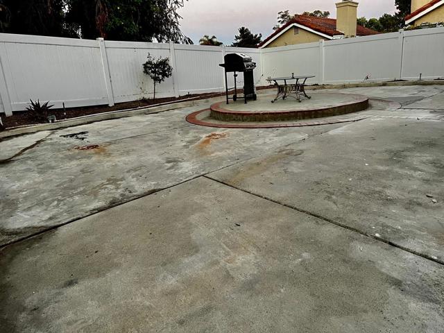 1370 Montego Ct, Vista CA: https://media.crmls.org/mediaz/f0d2033c-bd05-45f3-9663-efb9b7ff7223.jpg