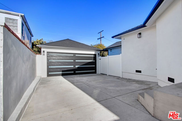 4130 Mclaughlin Avenue, Culver City CA: https://media.crmls.org/mediaz/f0d27636-dffd-41b2-b1de-dd120c0ad419.jpg