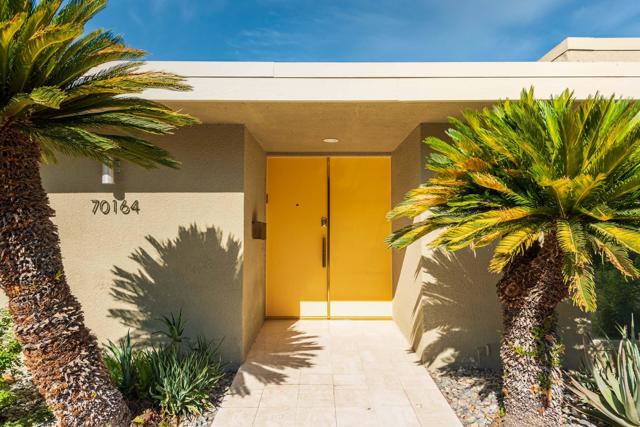 70164 Frank Sinatra Drive, Rancho Mirage CA: https://media.crmls.org/mediaz/f0d29649-4465-4b33-92f8-68bcd2e7b04e.jpg