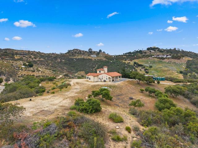 2389 Eric Road, Fallbrook CA: https://media.crmls.org/mediaz/f0d40cc4-3c4a-405a-8ab9-e04980739c15.jpg