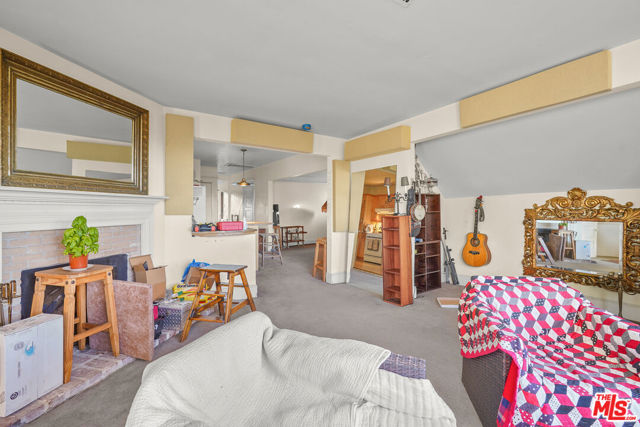 656 Parkman Avenue, Los Angeles CA: https://media.crmls.org/mediaz/f0d4531d-f35c-45c9-9a41-b593508401d6.jpg