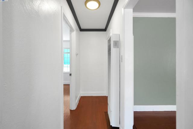 6133 Seminary Ave, Oakland CA: https://media.crmls.org/mediaz/f0d67ec0-5922-4e13-9b68-52c82ccb3b59.jpg