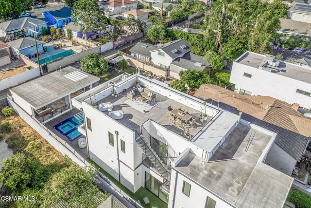 829 Flower Avenue, Venice CA: https://media.crmls.org/mediaz/f0d6b7cb-4d56-4453-9141-4a824a47ebca.jpg