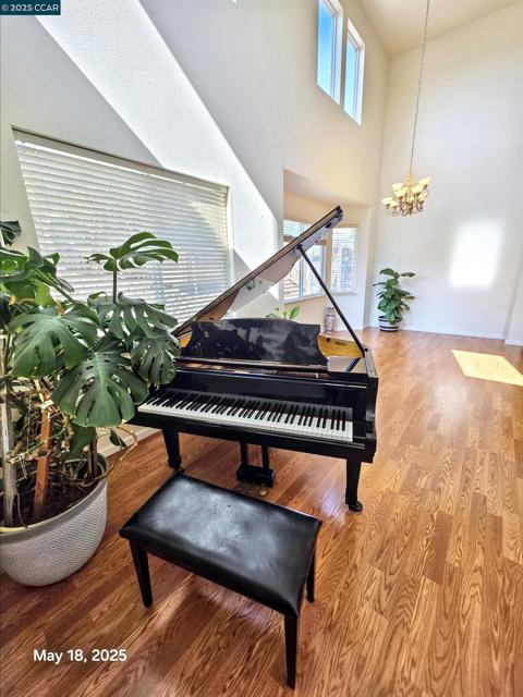 881 Meadow View Dr, Richmond CA: https://media.crmls.org/mediaz/f0d6d079-47c2-40c3-89e6-7b395c24e31b.jpg