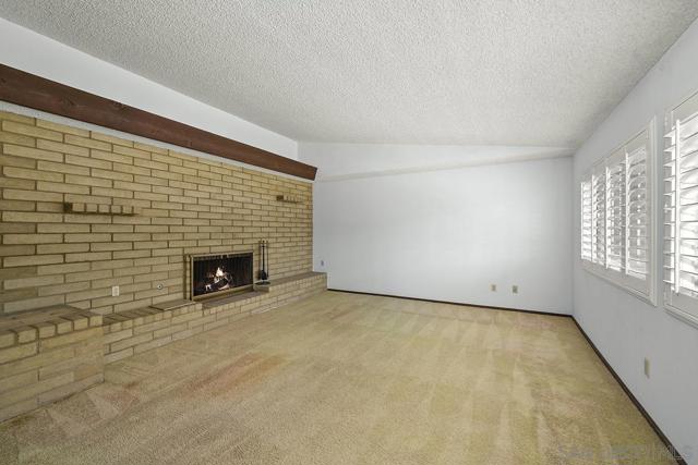 3718 Barbic Ct, Spring Valley CA: https://media.crmls.org/mediaz/f0d6ef6c-f75c-4d2b-be5d-4441896d02b3.jpg