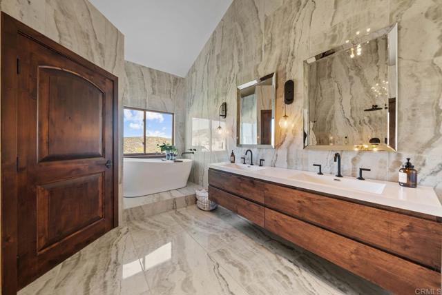 24949 Thunder Mountain Road, Ramona CA: https://media.crmls.org/mediaz/f0d75d77-6440-4215-a4bc-9c8a08c3df41.jpg