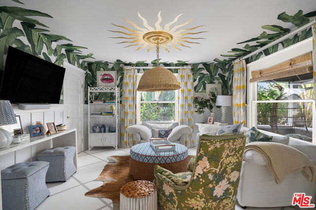 2704 3rd Street, Santa Monica CA: https://media.crmls.org/mediaz/f0d7a29c-dea0-4096-9e1e-14c309cdc1df.jpg