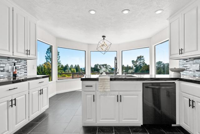 607 Saint Andrews Drive, Aptos CA: https://media.crmls.org/mediaz/f0d80fab-7fd5-49f5-b9b1-f66207618977.jpg