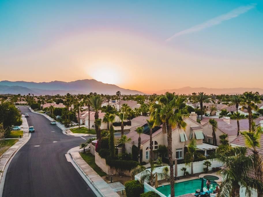 https://media.crmls.org/mediaz/f0d83396-6c01-4bfa-abeb-412e467fda9a.jpg?preset=X-Large