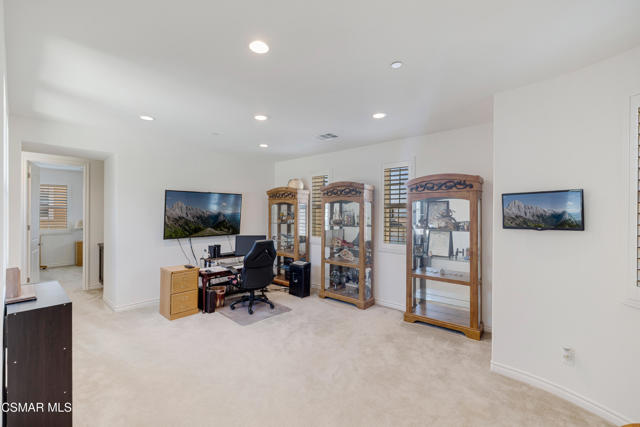 12809 Lone Trail Court, Moorpark CA: https://media.crmls.org/mediaz/f0d83ac7-12c2-4b2a-901a-106fbe7cb529.jpg