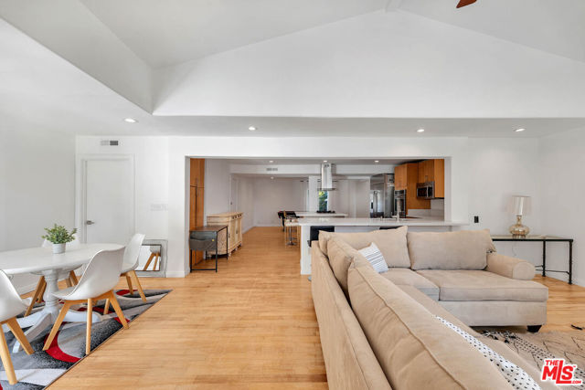 5890 Fairhaven Avenue, Woodland Hills CA: https://media.crmls.org/mediaz/f0d891d5-fc94-4cf5-8d0d-959543c66f2a.jpg