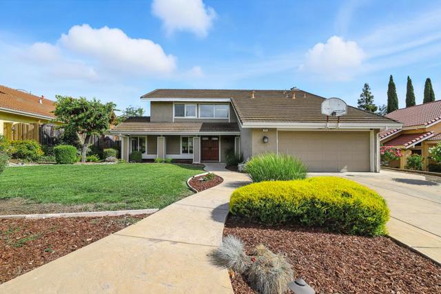 3484 Clover Oak Drive, San Jose CA: https://media.crmls.org/mediaz/f0d8ba22-9ac3-4155-a971-9dd7bbfb98b7.jpg